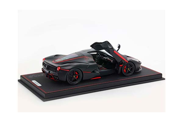 FERRARI LAFERRARI MATT BLACK WITH RED STRIPES FERNANDO ALONSO ECO LEATHER BASE - DISPLAY CASE INCLUDED / ФЕРРАРИ ЛАФЕРРАРИ МАТТ ПОЛОСЫ ФЕРНАНДО АЛОНСО ЕКО ЛЕАТХЕР БАЗА 1:18 КРАСНЫЙ — фото 2