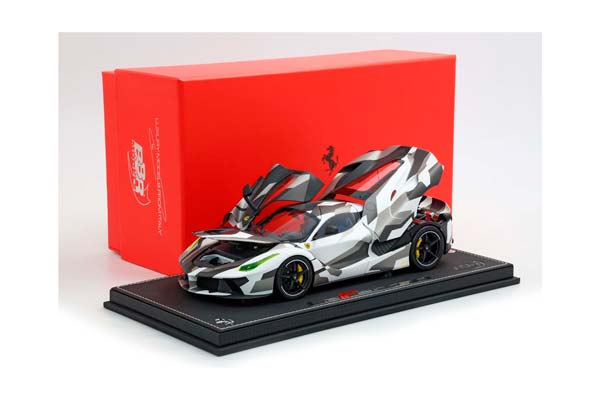 FERRARI LAFERRARI 2012 OPEN DIECAST - SPECIAL PACK CAMOUFLAGE DISPLAY CASE INCLUDED / ФЕРРАРИ ЛАФЕРРАРИ 2012 ОПЕН 1:18 — фото 3