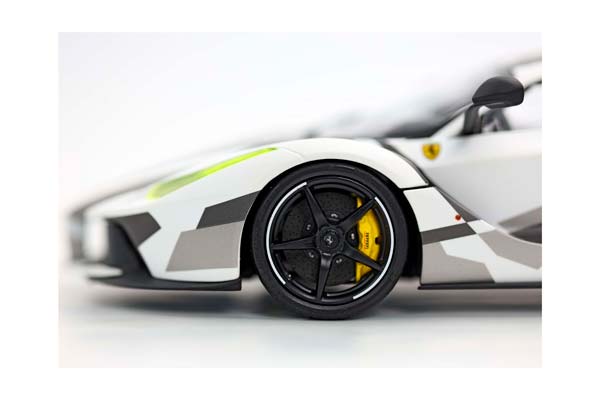 FERRARI LAFERRARI 2012 OPEN DIECAST - SPECIAL PACK CAMOUFLAGE DISPLAY CASE INCLUDED / ФЕРРАРИ ЛАФЕРРАРИ 2012 ОПЕН 1:18 — фото 9