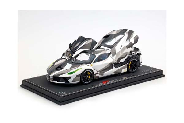 FERRARI LAFERRARI 2012 OPEN DIECAST - SPECIAL PACK CAMOUFLAGE DISPLAY CASE INCLUDED / ФЕРРАРИ ЛАФЕРРАРИ 2012 ОПЕН 1:18