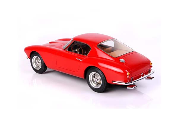 FERRARI 250 GT BERLINETTA PASSO CORTO / ФЕРРАРИ 250 ГТ БЕРЛИНЕТТА ПАССО КОРТО 1:18 — фото 3