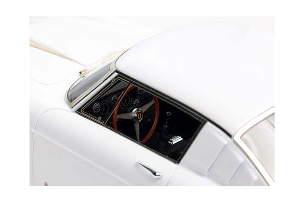 FERRARI 410 SUPERAMERICA SERIE III SN 1477 SA WHITE / ФЕРРАРИ 410 СУПЕРАМЕРИКА СЕРИЕ ИИИ СН 1477 СА 1:18 БЕЛЫЙ — фото 8