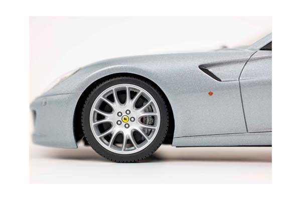 FERRARI 599 GTB FIORANO 2006 AUTOMATIC GEAR - MADE IN ITALY TITANIUM GREY BORDEAUX INTERIOR / ФЕРРАРИ 599 ГТБ 2006 АВТОМАТ 1:18 БОРДОВЫЙ — фото 8