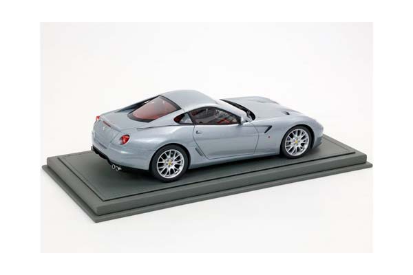 FERRARI 599 GTB FIORANO 2006 AUTOMATIC GEAR - MADE IN ITALY TITANIUM GREY BORDEAUX INTERIOR / ФЕРРАРИ 599 ГТБ 2006 АВТОМАТ 1:18 БОРДОВЫЙ — фото 2