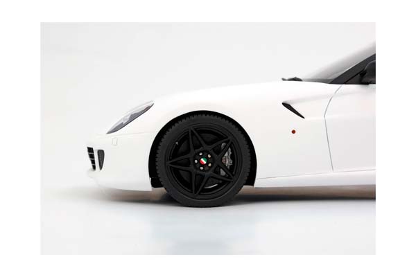 FERRARI 599 GTB FIORANO 2006 AUTOMATIC GEAR - MADE IN ITALY MATT WHITE / ФЕРРАРИ 599 ГТБ 2006 АВТОМАТ 1:18 БЕЛЫЙ — фото 4