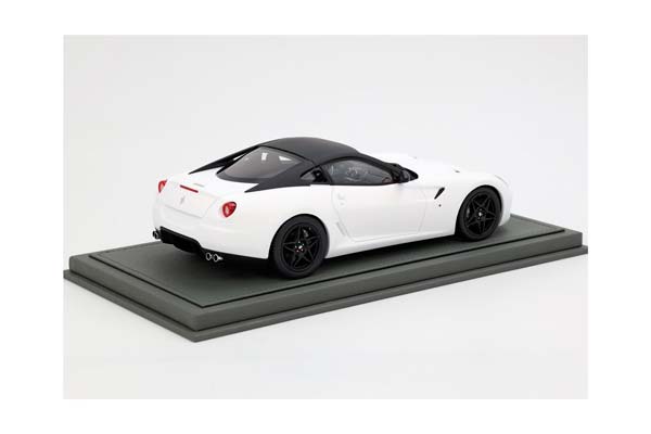 FERRARI 599 GTB FIORANO 2006 AUTOMATIC GEAR - MADE IN ITALY MATT WHITE / ФЕРРАРИ 599 ГТБ 2006 АВТОМАТ 1:18 БЕЛЫЙ — фото 2