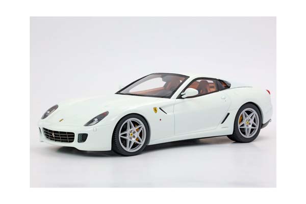 FERRARI 599 GTB FIORANO 2006 AUTOMATIC GEAR - MADE IN ITALY AVUS WHITE CUOIO COLOR INTERIOR / ФЕРРАРИ 599 ГТБ 2006 АВТОМАТ 1:18 БЕЛЫЙ — фото 4