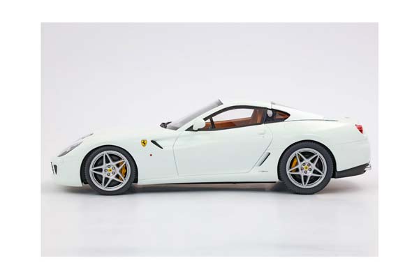 FERRARI 599 GTB FIORANO 2006 AUTOMATIC GEAR - MADE IN ITALY AVUS WHITE CUOIO COLOR INTERIOR / ФЕРРАРИ 599 ГТБ 2006 АВТОМАТ 1:18 БЕЛЫЙ — фото 5