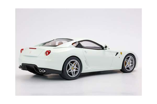FERRARI 599 GTB FIORANO 2006 AUTOMATIC GEAR - MADE IN ITALY AVUS WHITE CUOIO COLOR INTERIOR / ФЕРРАРИ 599 ГТБ 2006 АВТОМАТ 1:18 БЕЛЫЙ — фото 6