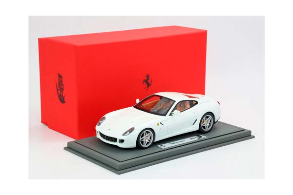 FERRARI 599 GTB FIORANO 2006 AUTOMATIC GEAR - MADE IN ITALY AVUS WHITE CUOIO COLOR INTERIOR / ФЕРРАРИ 599 ГТБ 2006 АВТОМАТ 1:18 БЕЛЫЙ — фото 10