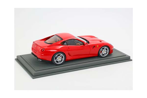 FERRARI 599 GTB FIORANO 2006 AUTOMATIC GEAR - MADE IN ITALY TOTAL ROSSO CORSA - LEATHER INTERIOR / ФЕРРАРИ 599 ГТБ 2006 АВТОМАТ 1:18 КРАСНЫЙ — фото 2