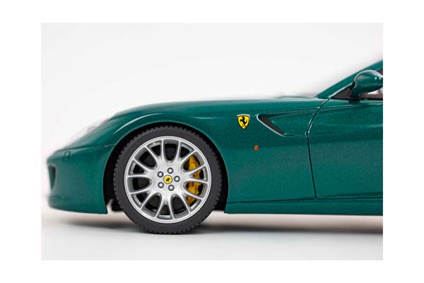 FERRARI 599 GTB FIORANO 2006 TAILOR MADE - MADE IN ITALY ONE OFF VERDE PINO - GREEN AND CREAM INTERIOR / ФЕРРАРИ 599 ГТБ 2006 ТАИЛОР МАДЕ 1:18 ЗЕЛЕНЫЙ — фото 9