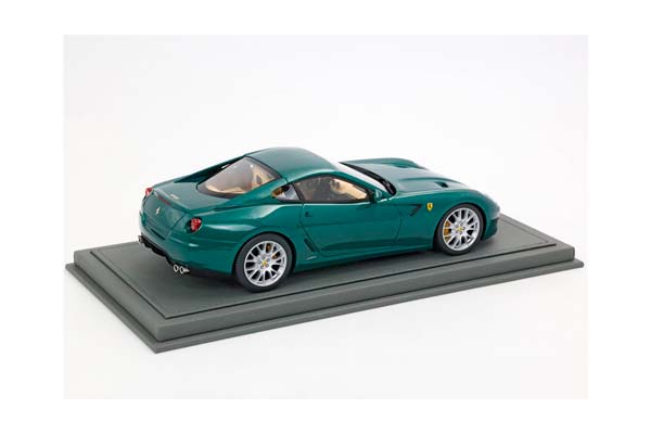 FERRARI 599 GTB FIORANO 2006 TAILOR MADE - MADE IN ITALY ONE OFF VERDE PINO - GREEN AND CREAM INTERIOR / ФЕРРАРИ 599 ГТБ 2006 ТАИЛОР МАДЕ 1:18 ЗЕЛЕНЫЙ — фото 2