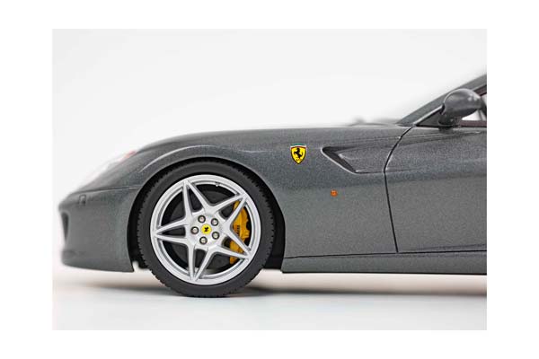 FERRARI 599 GTB FIORANO 2006 MANUAL GEAR - MADE IN ITALY SILVERSTONE GREY CUOIO COLOR INTERIOR / ФЕРРАРИ 599 ГТБ 2006 МЕХАНИКА 1:18 СЕРЫЙ — фото 8
