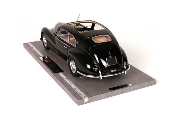 ALFA ROMEO FRECCIA D ORO GLOSS BLACK / АЛЬФА РОМЕО ФРЕЧЧА Д ГЛОСС 1:18 ЧЕРНЫЙ — фото 4