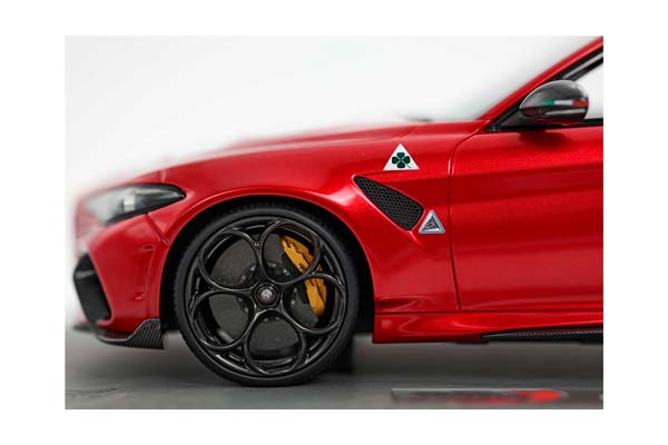 ALFA ROMEO GIULIA GTA ROSSO GTA WITH LOGO ALFA ROMEO AND REAR SPOILER / АЛЬФА РОМЕО ДЖУЛИЯ ГТА ГТА ЛОГО АЛЬФА РОМЕО РЕАР СПОИЛЕР 1:18 КРАСНЫЙ — фото 5