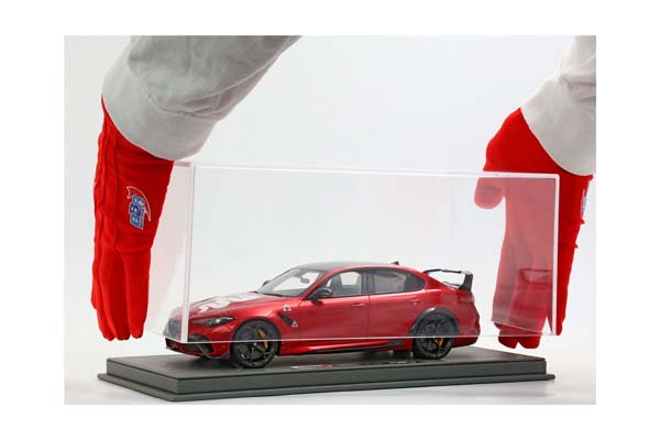 ALFA ROMEO GIULIA GTA ROSSO GTA WITH LOGO ALFA ROMEO AND REAR SPOILER / АЛЬФА РОМЕО ДЖУЛИЯ ГТА ГТА ЛОГО АЛЬФА РОМЕО РЕАР СПОИЛЕР 1:18 КРАСНЫЙ — фото 2