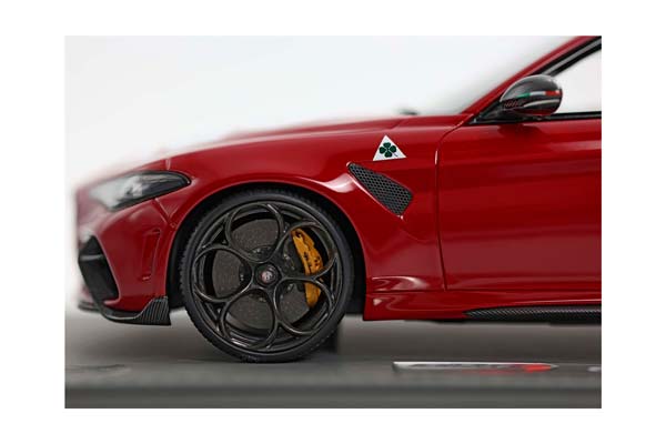 ALFA ROMEO GIULIA GTA SPECIAL VERSION RED COMPETIZIONE - ALFA ROMEO LOGO AND REAR SPOILER / АЛЬФА РОМЕО ДЖУЛИЯ ГТА СПЕКИАЛ ВЕРСИОН КОМПЕТИЦИОНЕ 1:18 КРАСНЫЙ — фото 6