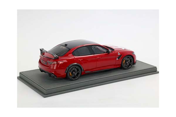 ALFA ROMEO GIULIA GTA SPECIAL VERSION RED COMPETIZIONE - ALFA ROMEO LOGO AND REAR SPOILER / АЛЬФА РОМЕО ДЖУЛИЯ ГТА СПЕКИАЛ ВЕРСИОН КОМПЕТИЦИОНЕ 1:18 КРАСНЫЙ — фото 2