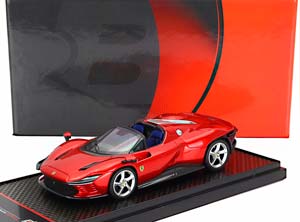 FERRARI DAYTONA SP3 OPEN ROOF ICONA (2022), ROSSO METALIZZATO - RED MET