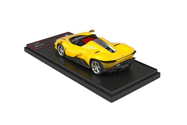 FERRARI DAYTONA SP3 SERIE ICONA MODENA YELLOW / ФЕРРАРИ ДАЙТОНА СП3 СЕРИЕ ИКОНА 1:43 ЖЕЛТЫЙ — фото 2