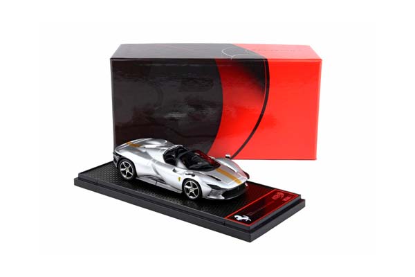 FERRARI DAYTONA SP3 SERIE ICONA ARGENTO NURBURGRING / ФЕРРАРИ ДАЙТОНА СП3 СЕРИЕ ИКОНА НУРБУРГРИНГ 1:43 СЕРЕБРИСТЫЙ — фото 6
