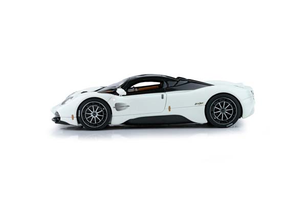 PAGANI UTOPIA PEARL WHITE / ПАГАНИ УТОПИЯ ПЕАРЛ 1:43 БЕЛЫЙ — фото 5