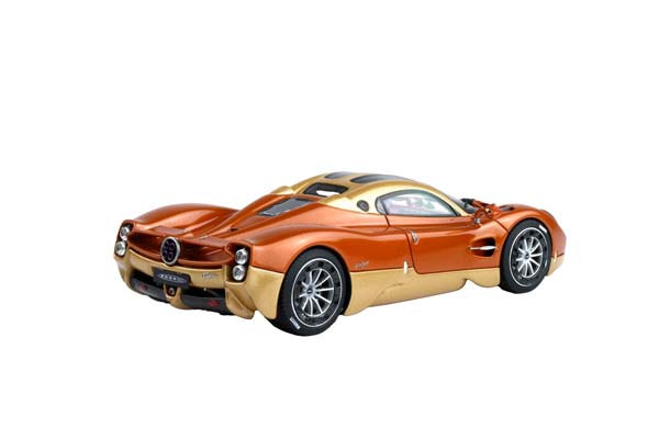PAGANI UTOPIA METALLIC BRONZE / ПАГАНИ УТОПИЯ МЕТАЛЛИК 1:43 БРОНЗОВЫЙ — фото 3