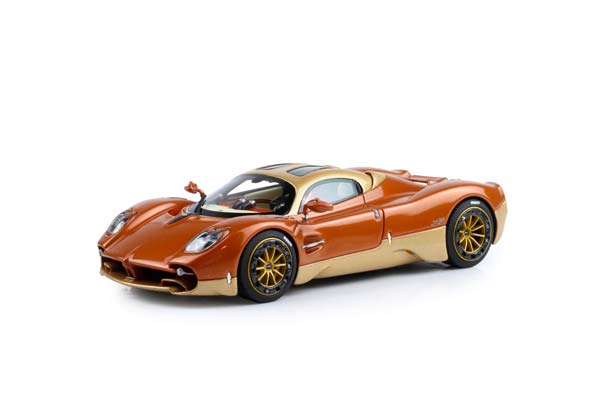 PAGANI UTOPIA METALLIC BRONZE / ПАГАНИ УТОПИЯ МЕТАЛЛИК 1:43 БРОНЗОВЫЙ — фото 5