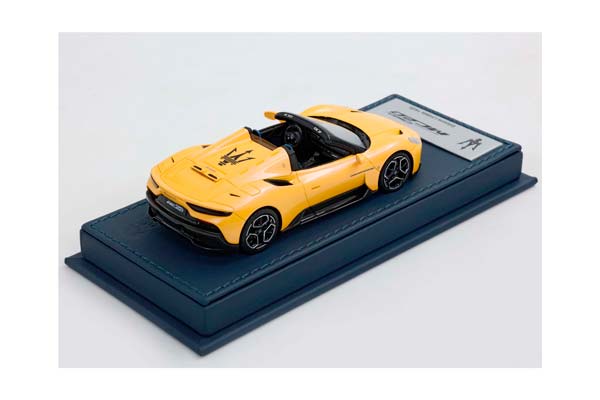 MASERATI MC20 CIELO - GENUINE LEATHER BASE YELLOW GENIO - BIRDCAGE RIMS / МАЗЕРАТИ МС20 КИЕЛО 1:43 ЖЕЛТЫЙ — фото 3