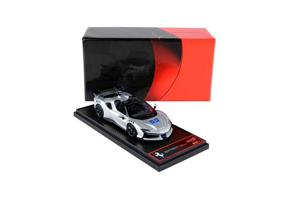 FERRARI SF90 XX SPIDER NURBURGRING SILVER / ФЕРРАРИ СФ90 КСКС СПАЙДЕР НУРБУРГРИНГ 1:43 СЕРЕБРИСТЫЙ — фото 3