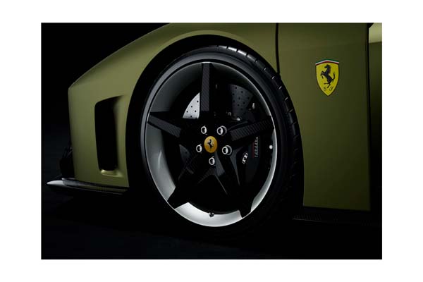 FERRARI F80 CARBON OPTIONAL RACE N.24 MATT VERDE MASONI - BICOLOR WHEELS WHEELS CARBON AND SILVER / ФЕРРАРИ Ф80 КАРБОН ОПТИОНАЛ РАКЕ № 24 МАТТ МАСОНИ 1:43 ЗЕЛЕНЫЙ — фото 2