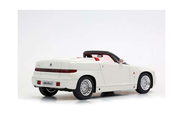 ALFA ROMEO RZ ROADSTER PEARL WHITE / АЛЬФА РОМЕО РЗ РОДСТЕР ПЕАРЛ 1:43 БЕЛЫЙ — фото 4