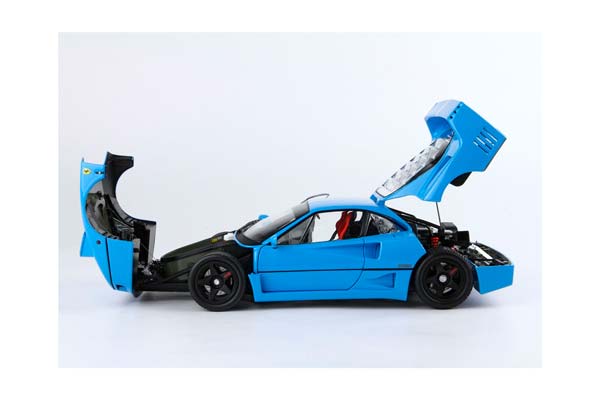 FERRARI F40 LIGHT BLUE WITH ITALIAN FLAG STRIPE AND BLACK RIMS BBR-KYOSHO / ФЕРРАРИ Ф40 ЛИГХТ ИТАЛИАН ФЛАГ ПОЛОСА ДИСКИ ББР-КИОСХО 1:18 ГОЛУБОЙ — фото 4