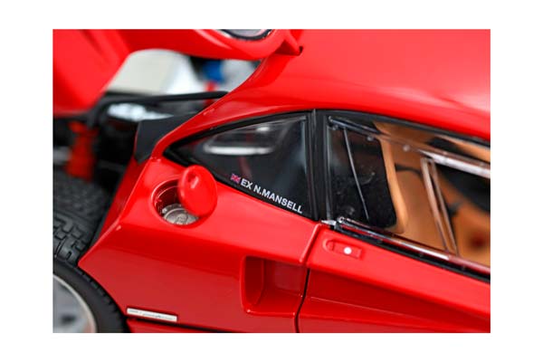 FERRARI F40 1987 ROSSO CORSA - MANSELL - FULL OPEN DIECAST WITH SCHEDONI BOOK AND SUITCASE MINIATURE / ФЕРРАРИ Ф40 1987 1:18 КРАСНЫЙ — фото 7