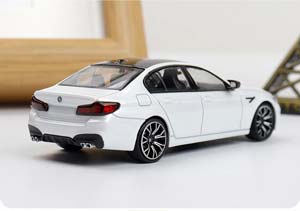 BMW F90 M5 2025 WHITE / БМВ Ф90 М5 БЕЛЫЙ (ДЛИНА 7-10 СМ) — фото 7