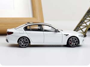 BMW F90 M5 2025 WHITE / БМВ Ф90 М5 БЕЛЫЙ (ДЛИНА 7-10 СМ) — фото 9