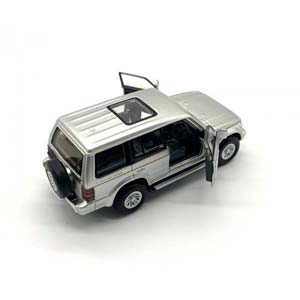 MITSUBISHI PAJERO 2 ПОКОЛЕНИЕ 1996 (ПРАВОРУЛЬНЫЙ) СЕРЕБРИСТЫЙ С БЕЛЫМ (ДЛИНА МОДЕЛИ 6-10 СМ) — фото 2