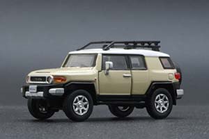 TOYOTA FJ CRUISER 2015 (ПРАВОРУЛЬНЫЙ) БЕЖЕВЫЙ С БЕЛОЙ КРЫШЕЙ (ДЛИНА МОДЕЛИ 6-10 СМ)