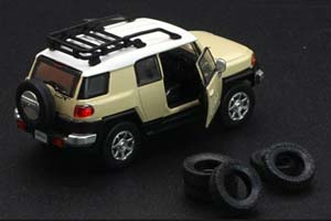TOYOTA FJ CRUISER 2015 (ПРАВОРУЛЬНЫЙ) БЕЖЕВЫЙ С БЕЛОЙ КРЫШЕЙ (ДЛИНА МОДЕЛИ 6-10 СМ) — фото 2