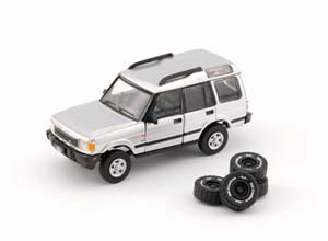 LAND ROVER DISCOVERY 1 1998 SILVER (ПРАВОРУЛЬНЫЙ) С НАБОРОМ КОЛЕС (ДЛИНА МОДЕЛИ 6-10 СМ)