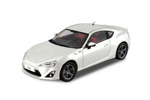 TOYOTA GT86 2012 БЕЛЫЙ ПЕРЛАМУТР