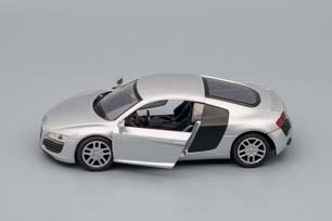 AUDI R8, SILVER — фото 3