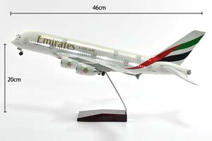 AIRBUS A380 EMIRATES /МОДЕЛЬ САМОЛЕТА ЭЙРБАС АЭРОБУС А380 EMIRATES С ОСВЕЩЕНИЕМ САЛОНА НА ШАССИ (ДЛИНА 46 СМ) — фото 3