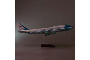 BOEING 747 PRESIDENT OF UNITED STATES / МОДЕЛЬ САМОЛЕТА БОИНГ 747 ПРЕЗИДЕНТА США (С ОСВЕЩЕНИЕМ САЛОНА НА ШАССИ ДЛИНА 46 СМ) — фото 3