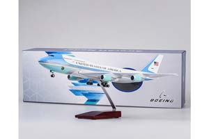 BOEING 747 PRESIDENT OF UNITED STATES / МОДЕЛЬ САМОЛЕТА БОИНГ 747 ПРЕЗИДЕНТА США (С ОСВЕЩЕНИЕМ САЛОНА НА ШАССИ ДЛИНА 46 СМ) — фото 14