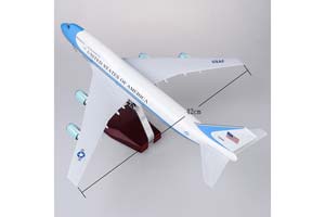 BOEING 747 PRESIDENT OF UNITED STATES / МОДЕЛЬ САМОЛЕТА БОИНГ 747 ПРЕЗИДЕНТА США (С ОСВЕЩЕНИЕМ САЛОНА НА ШАССИ ДЛИНА 46 СМ) — фото 4
