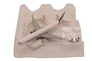 BOEING 777 EMIRATES / МОДЕЛЬ САМОЛЕТА БОИНГ ЭМИРЕЙТС (ДЛИНА 20 СМ) — фото 11