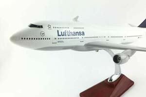 BOEING LUFTHANSA / МОДЕЛЬ САМОЛЕТА БОИНГ 747 ЛЮФТГАНЗА (С ОСВЕЩЕНИЕМ САЛОНА НА ШАССИ ДЛИНА 47 СМ) — фото 4
