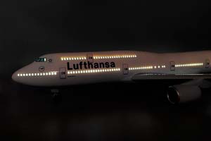 BOEING LUFTHANSA / МОДЕЛЬ САМОЛЕТА БОИНГ 747 ЛЮФТГАНЗА (С ОСВЕЩЕНИЕМ САЛОНА НА ШАССИ ДЛИНА 47 СМ) — фото 11